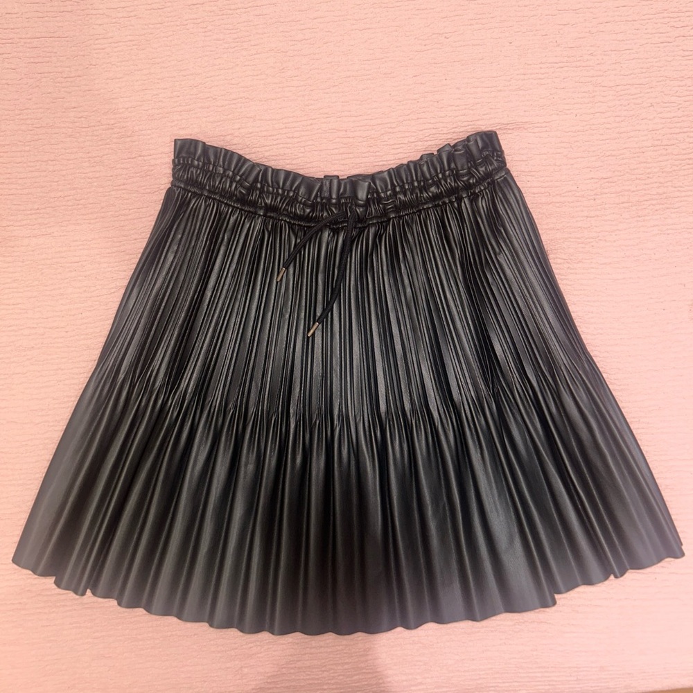 NWT Dolce Cabo Black Pleated Faux Leather Skirt